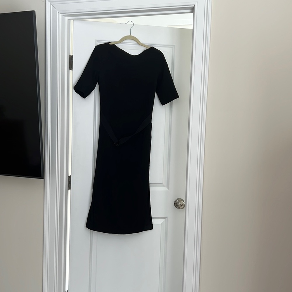 Boatneck textured dress with belt